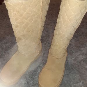 Skechers Furlined Winter Boots,size 8.5, tan in color.